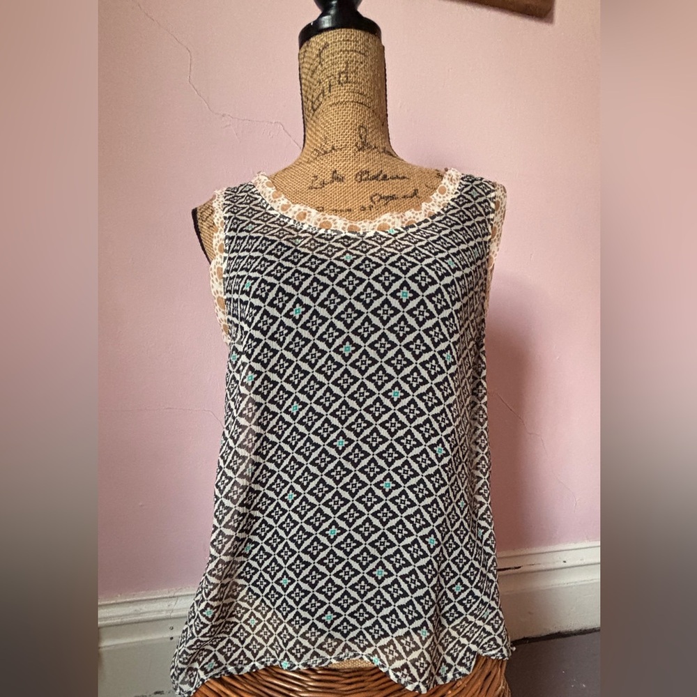 Black and White Patterned Women's Top